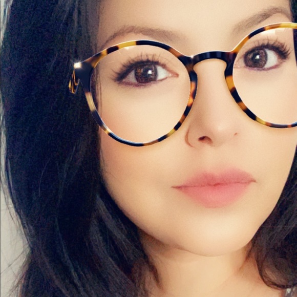 Meet your Posher, Lori - Picture 1 of 1